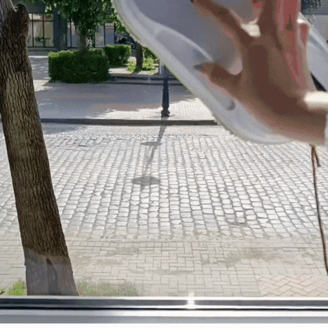 Automatic Glass Cleaner Robot with Spray System for Windows, Mirrors & Glass Doors – Remote Control & Edge Sensors | Thomler