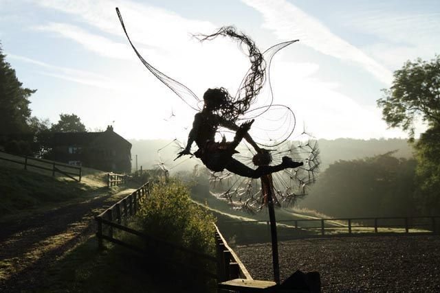 Metal Garden Fairy Stakes with Dandelion - Whimsical Weatherproof Lawn Ornament for Outdoor Flower Beds & Cottage Gardens | Thomler