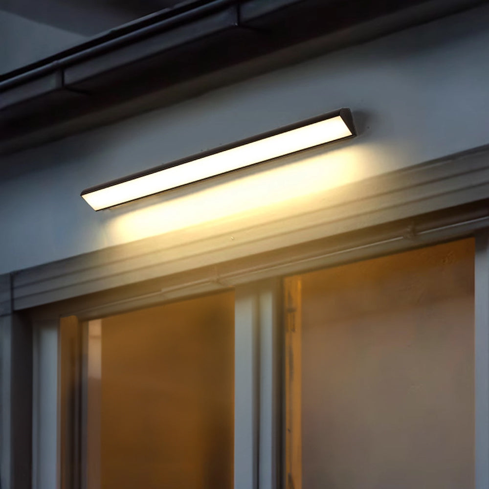 Weather-Resistant Linear LED Outdoor Sconce for Patio & Entryway – Black Finish | Thomler