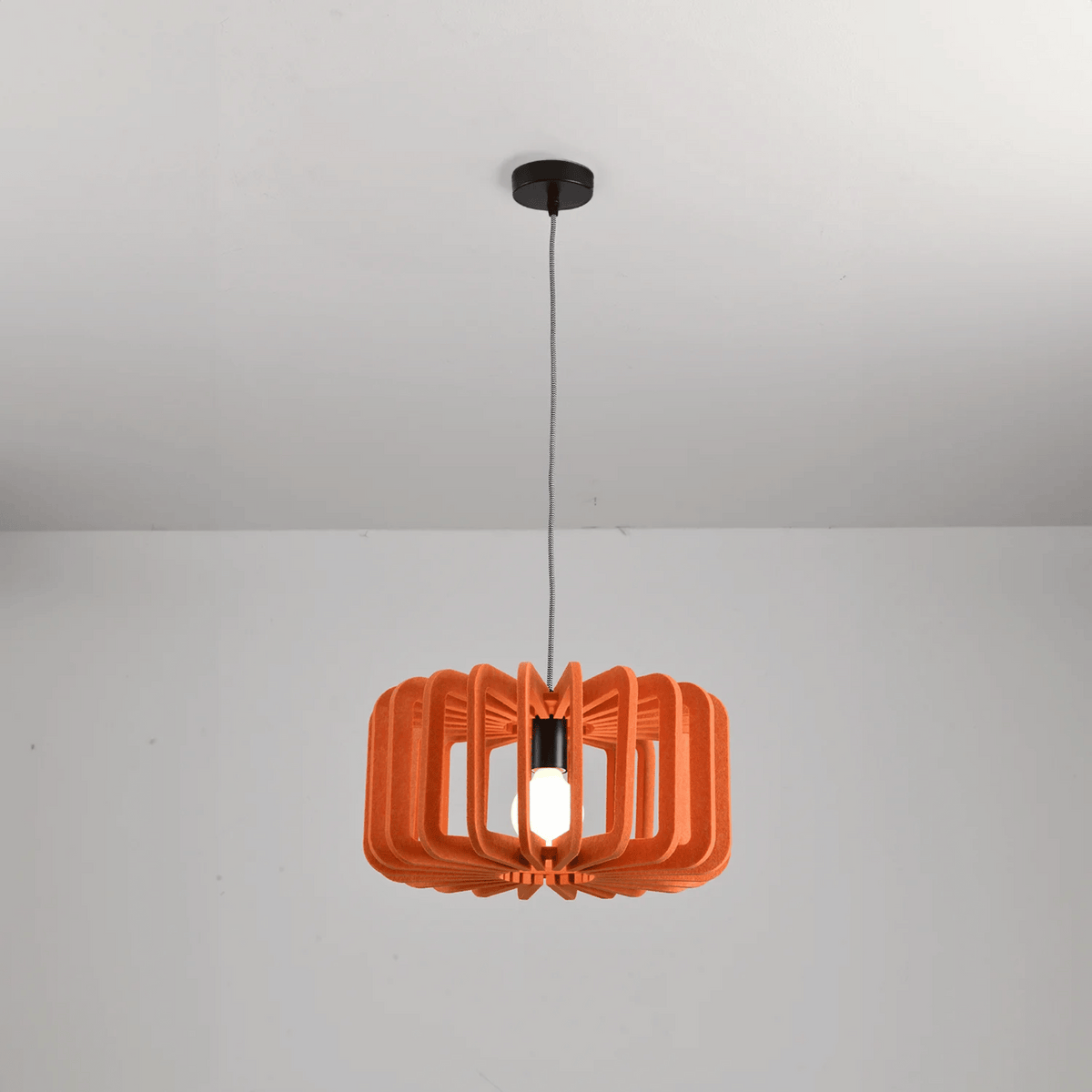 Noise-Reducing Felt Hanging Lamp – Sound-Absorbing Cone Pendant for Dining Rooms, Cafes & Open Spaces | Thomler
