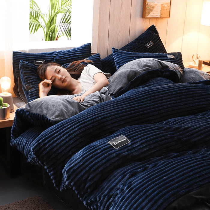 Plush Velvet Bedding Set – Ultra-Soft Coral Fleece Winter Duvet Cover with Fitted Sheet & Pillowcases for Cozy Warmth | Thomler