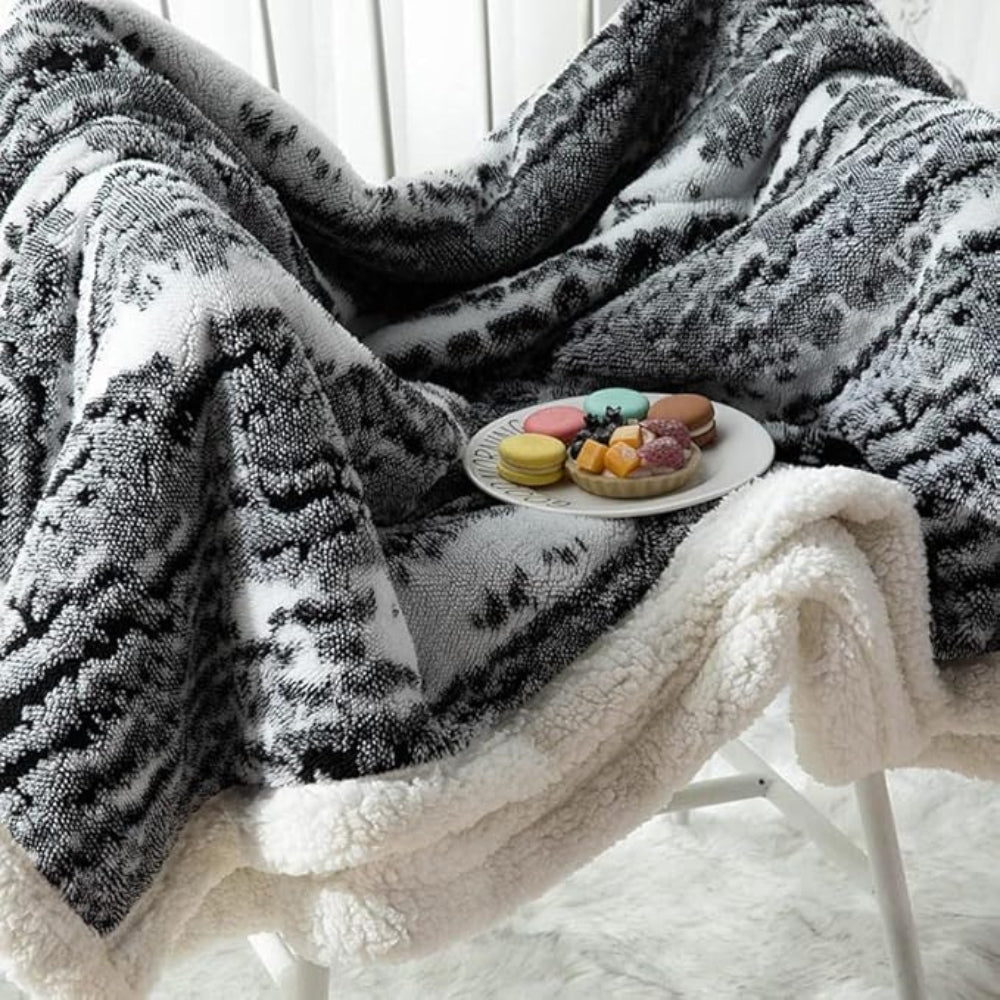Reversible Dual-Layer Throw with Jacquard Texture & Plush Fleece Lining – Lightweight Couch or Bed Blanket for Year-Round Comfort | Thomler