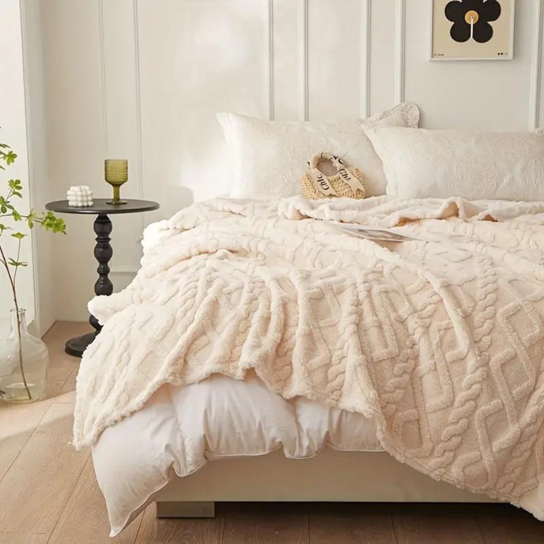 Plush Textured Fleece Throw Blanket – Year-Round Softness for Couch, Bed & Travel – Breathable 3D Knit Design – Perfect for Living Room | Thomler