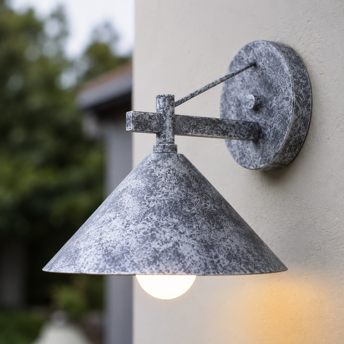 Metal Geometric Sconce for Porches, Patios & Entryways – Weatherproof E27 Fixture | Thomler