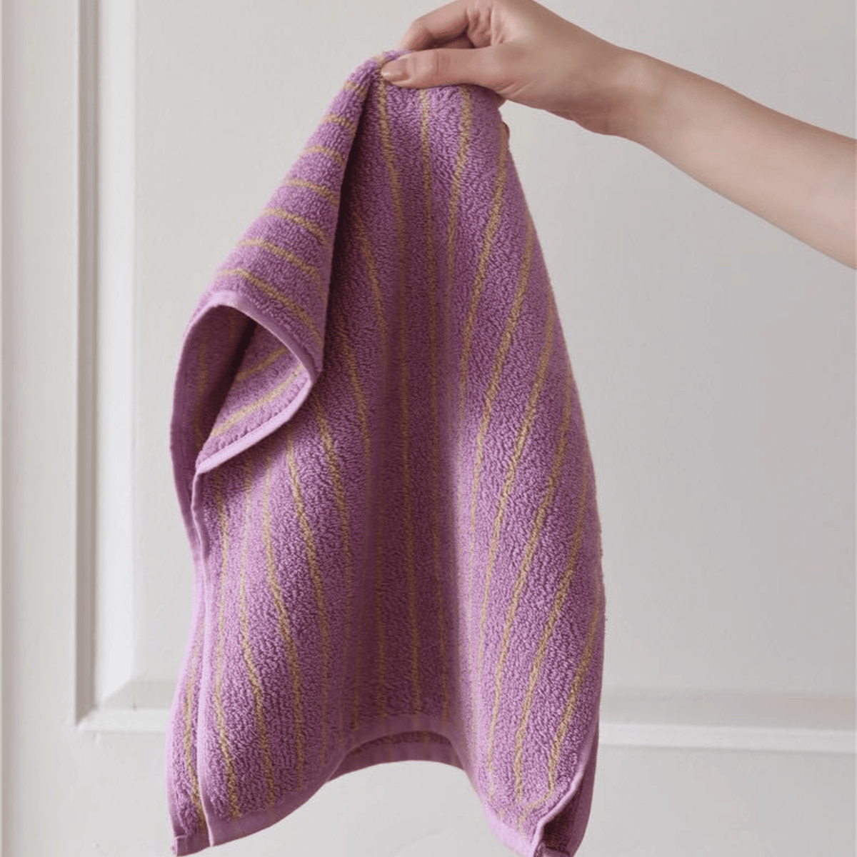Striped All-Cotton Bath Towel – Soft, Fast-Drying & Classic Design for Bathroom & Beach | Thomler