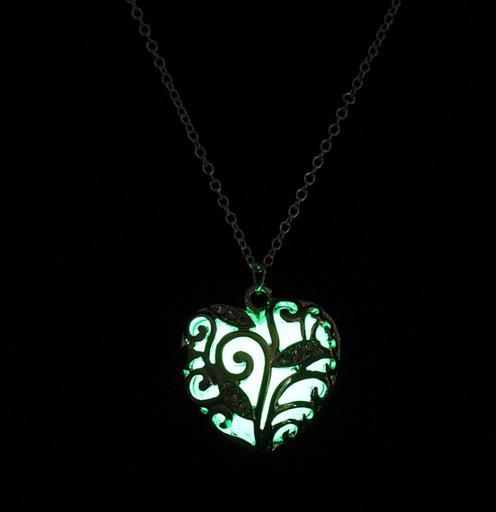 Luminous Heart Pendant Necklace – Glow-in-the-Dark Jewelry for Women – Adjustable 16-18 in Chain – Hypoallergenic Stainless Steel – Gift | Thomler