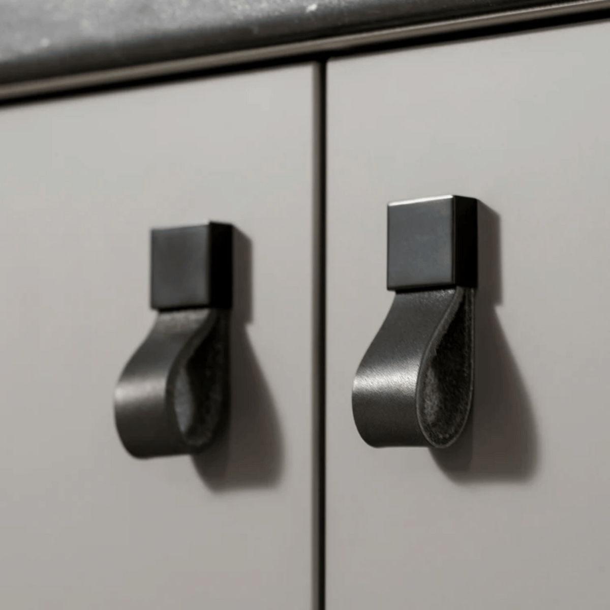 Zinc Alloy Cabinet Pulls with Genuine Cowhide Leather Accent – Modern Hardware for Kitchen Cabinets, Dresser Drawers & Furniture | Thomler