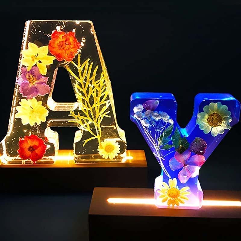 LED Letter Night Light with Real Dried Flowers in Resin – Personalized Illuminated Décor Accent for Bedroom, Nursery & Living Room | Thomler
