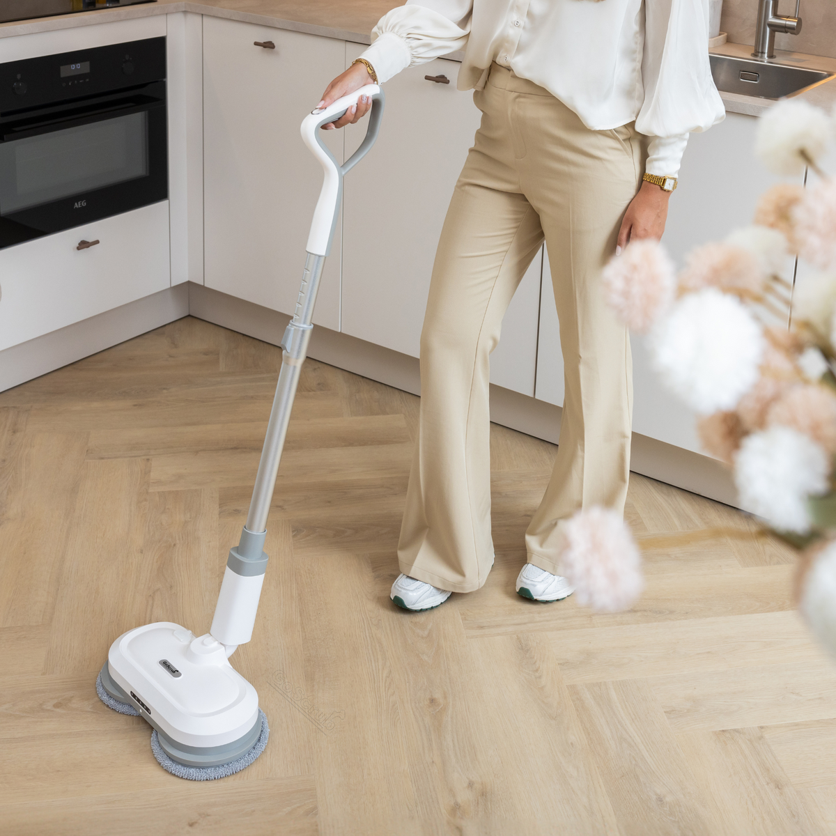 Rechargeable Electric Floor Cleaner with Built-In Solution Dispenser & Glide Motion | Thomler