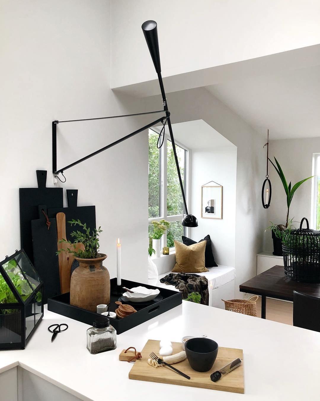 Articulated Metal Wall Light – Rotating Arm Industrial Sconce with Iron Counterweight for Living Room, Office & Commercial Spaces | Thomler