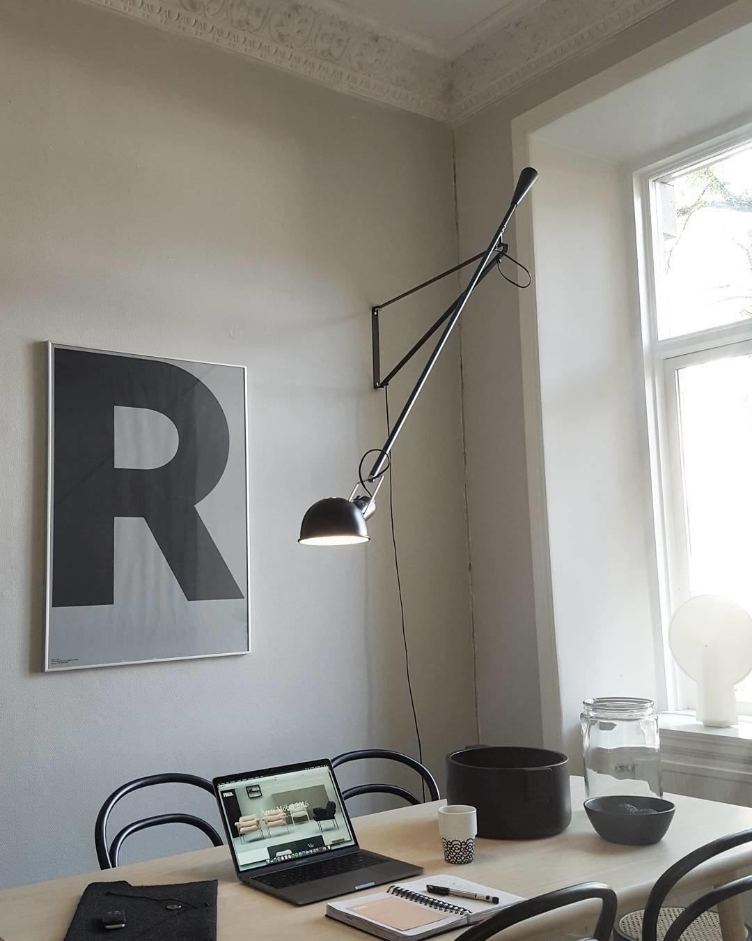 Articulated Metal Wall Light – Rotating Arm Industrial Sconce with Iron Counterweight for Living Room, Office & Commercial Spaces | Thomler