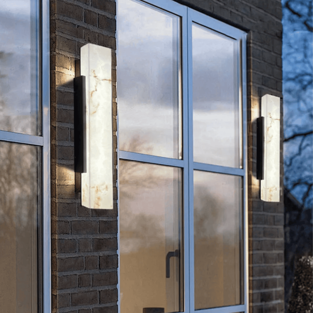 Outdoor LED Wall Sconce with Marble-Look Finish – Weatherproof Modern Linear Light for Entryway & Patio | Thomler
