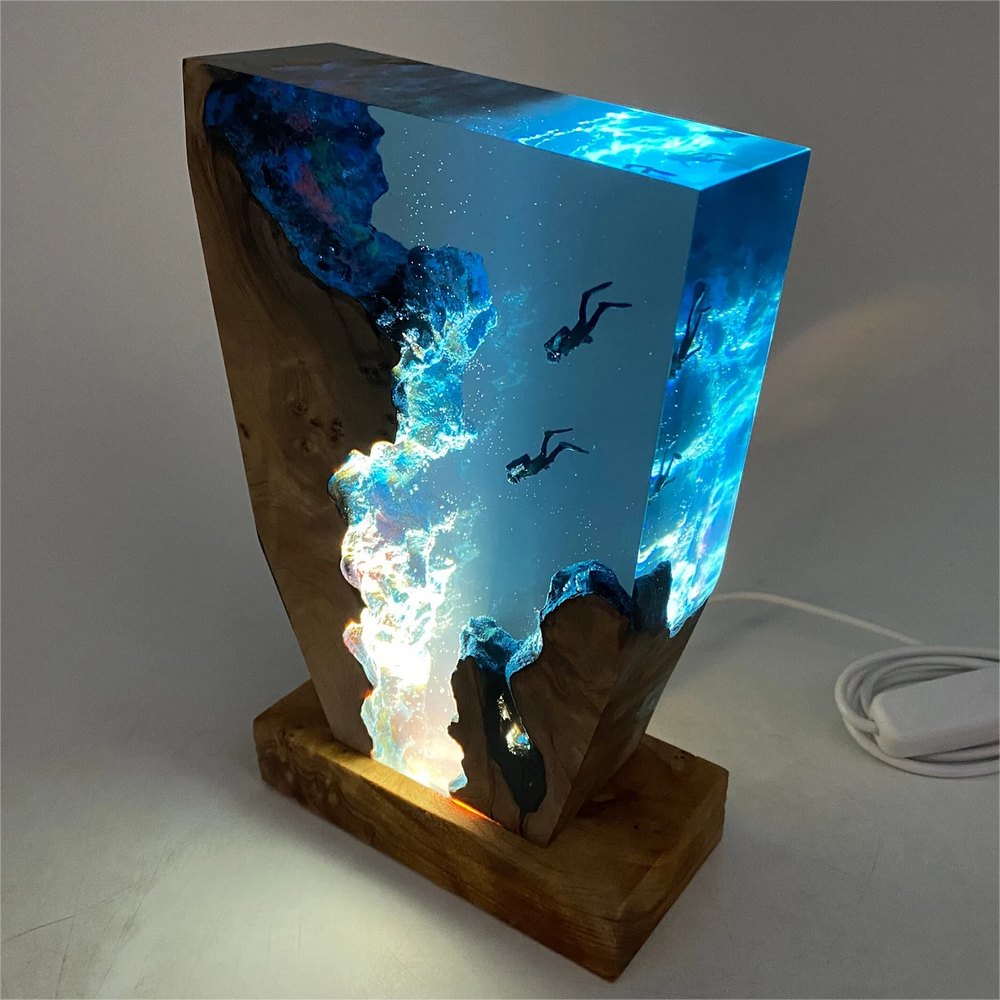 Ocean Scene Resin Night Light with Diver Figurines – USB Desk Lamp for Bedrooms & Offices | Thomler