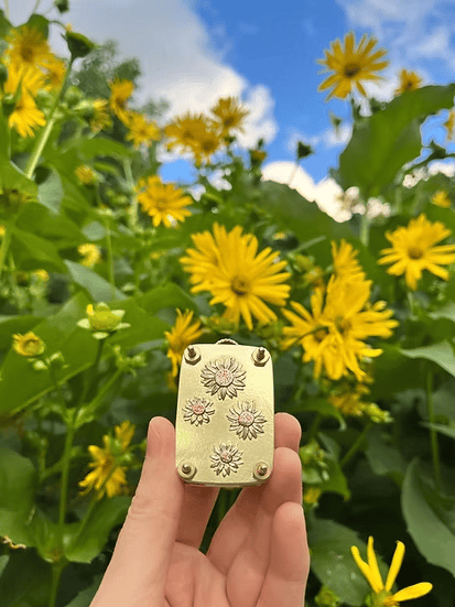 Compact Metal Botanical Press for Dried Flowers & Leaves – Portable Travel Herbarium Kit for Nature Journaling & Resin Crafts | Thomler
