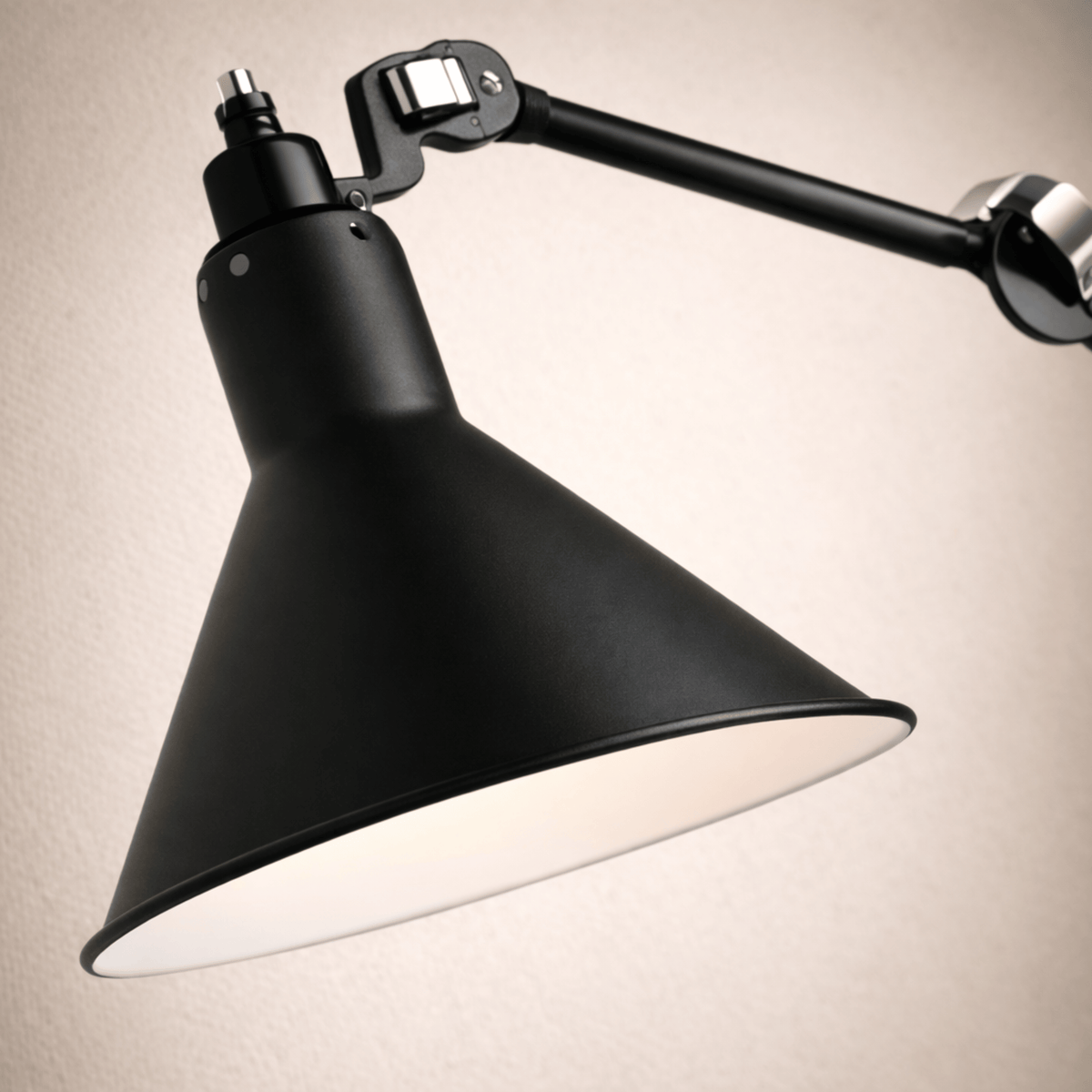 Articulating Metal Reading Sconce with Touch Control – Extended Reach Wall Lamp for Bedroom & Office | Thomler