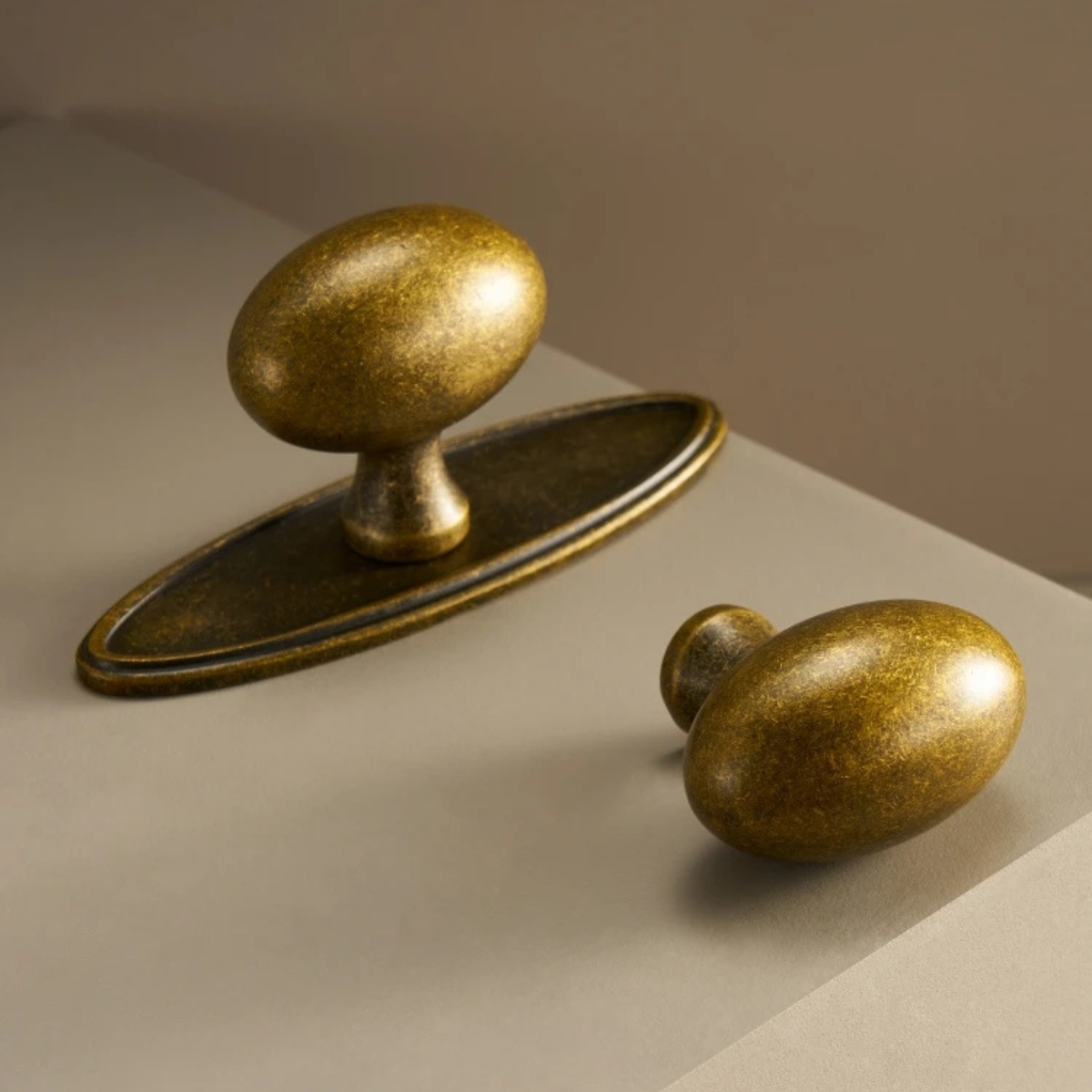 Vintage Metal Pull for Cabinets & Drawers – Decorative Hardware in Aged Gold Tone for Kitchen, Bedroom, Furniture Restoration | Thomler