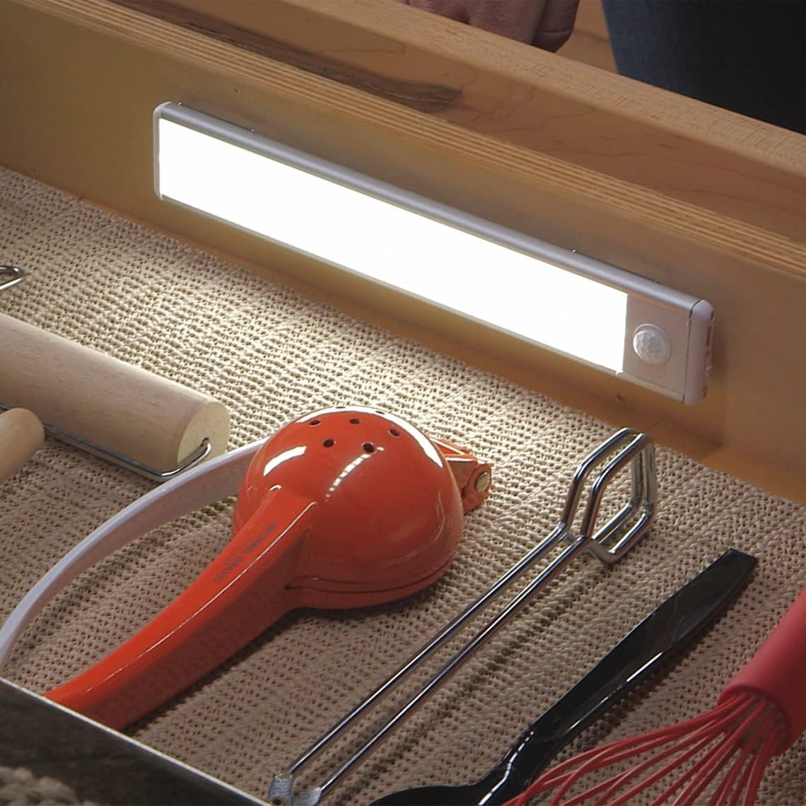 Rechargeable Motion Sensor LED Under Cabinet Light – Wireless Magnetic Slim Bar with Adjustable Brightness & Color Temperature for | Thomler