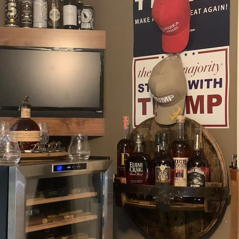 Round Barrel Wall Shelf – Solid Wood Floating Display for Bottles & Decor – Rustic Storage for Home Bar, Kitchen & Living Room | Thomler