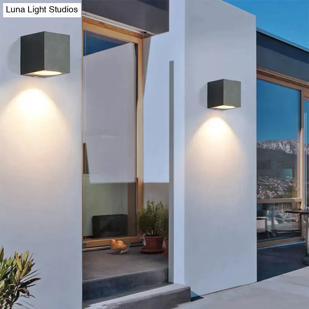 Waterproof Outdoor LED Wall Sconce for Porch, Garden & Entryway | Modern Aluminum Fixture, IP65 Rated | Thomler