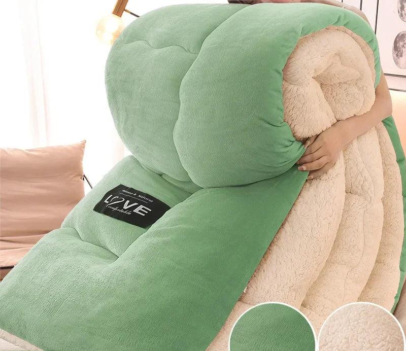 Plush Flannel Winter Comforter with Wool Fill – Extra Warm Quilted Bedding for Cold Nights | Thomler