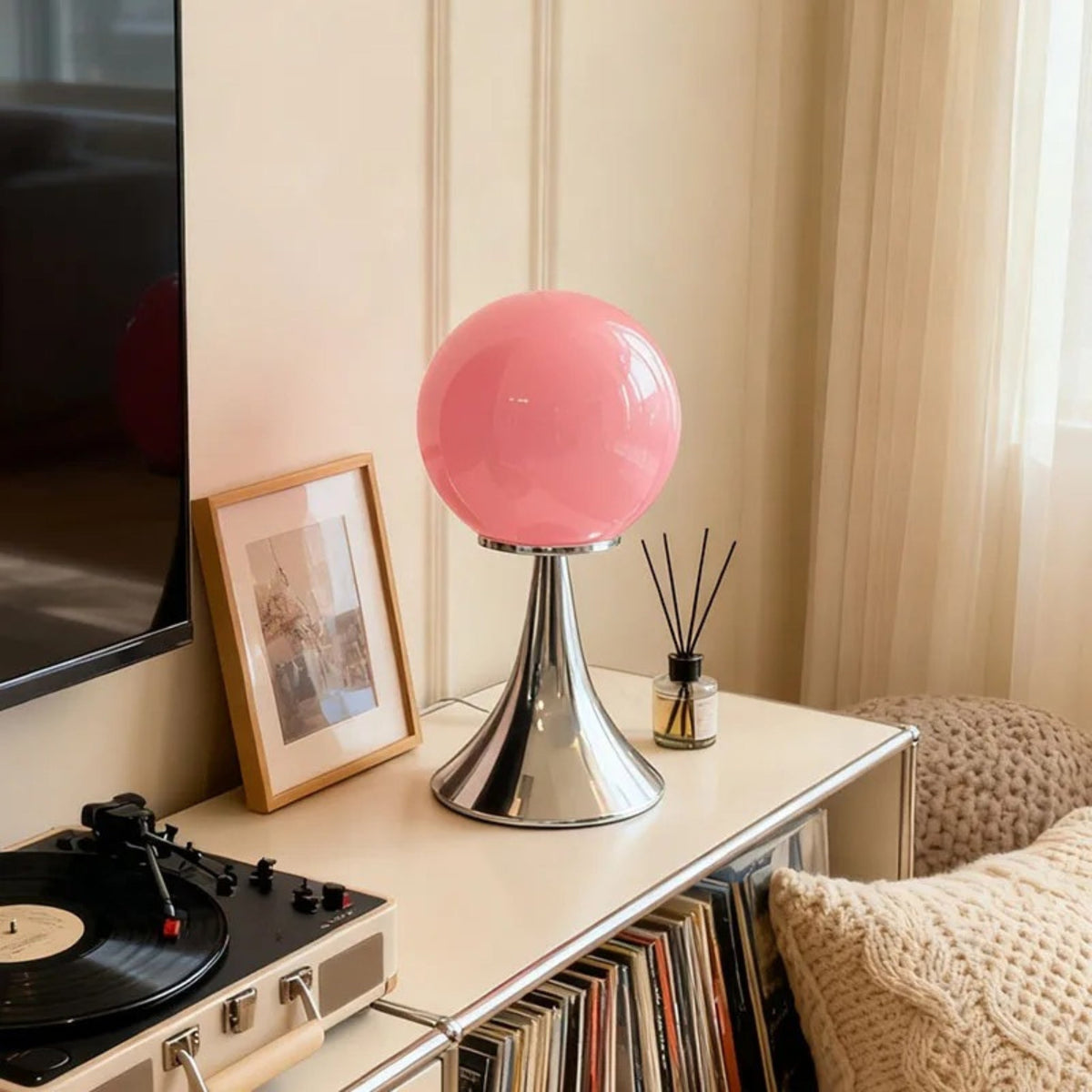 Modern Globe Desk Lamp with Metal Stand – Bedside Accent Lighting for Living Room & Bedroom | Thomler