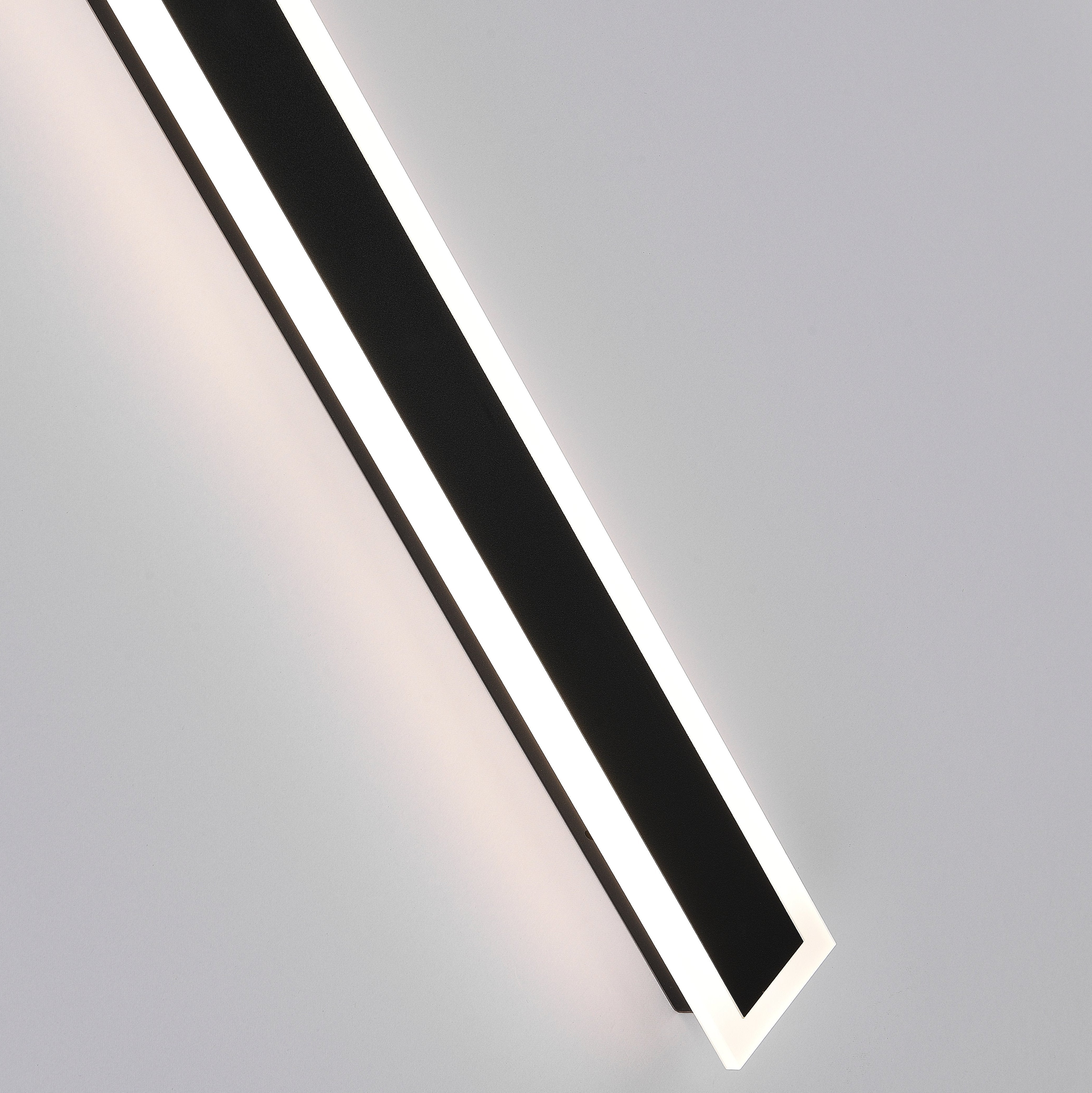 Weather-Resistant LED Outdoor Wall Light with Acrylic Panel for Entryway & Patio | Thomler