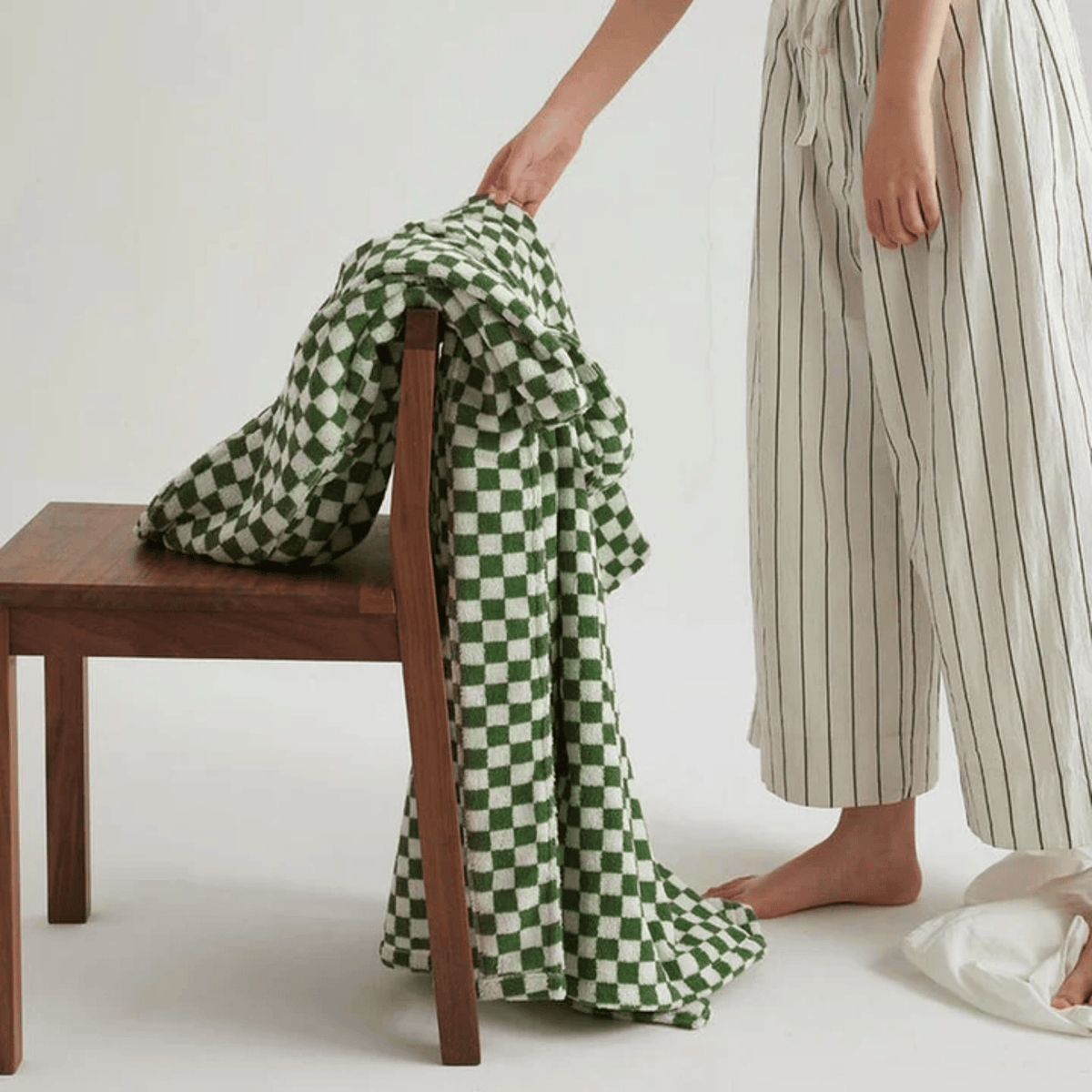 Checkered Terry Robe in Eco-Friendly Fabric for Men & Women – Soft Absorbent Loungewear for Spa Shower & Morning Routine | Thomler