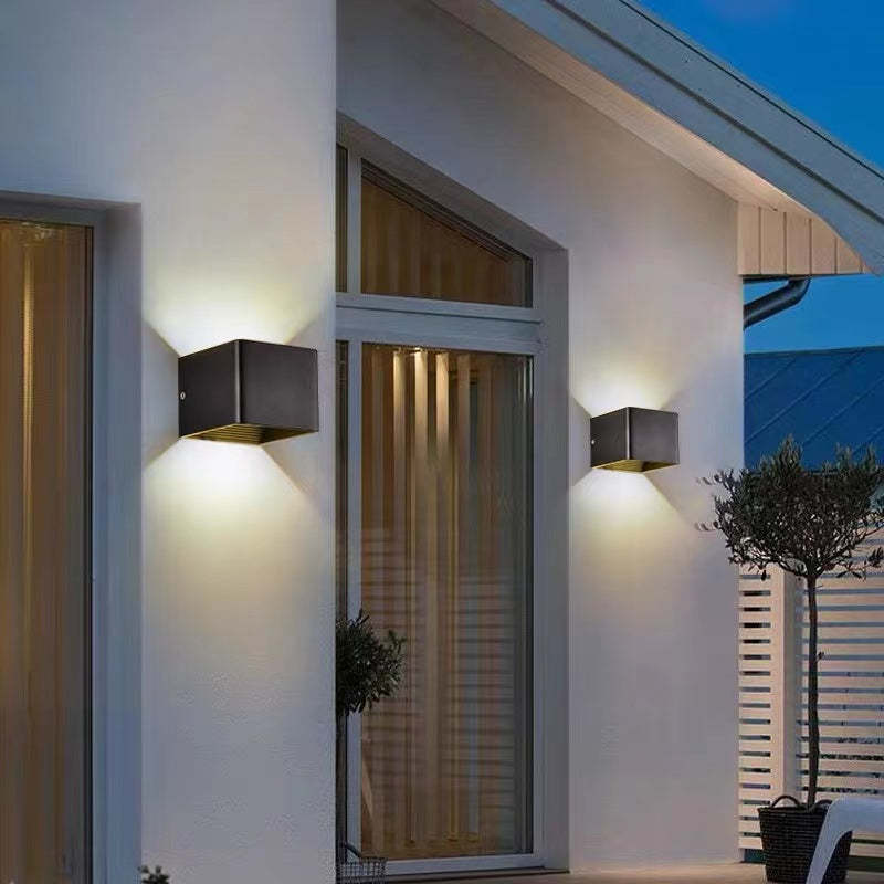 Weatherproof Swivel LED Wall Light for Patio & Courtyard | Thomler