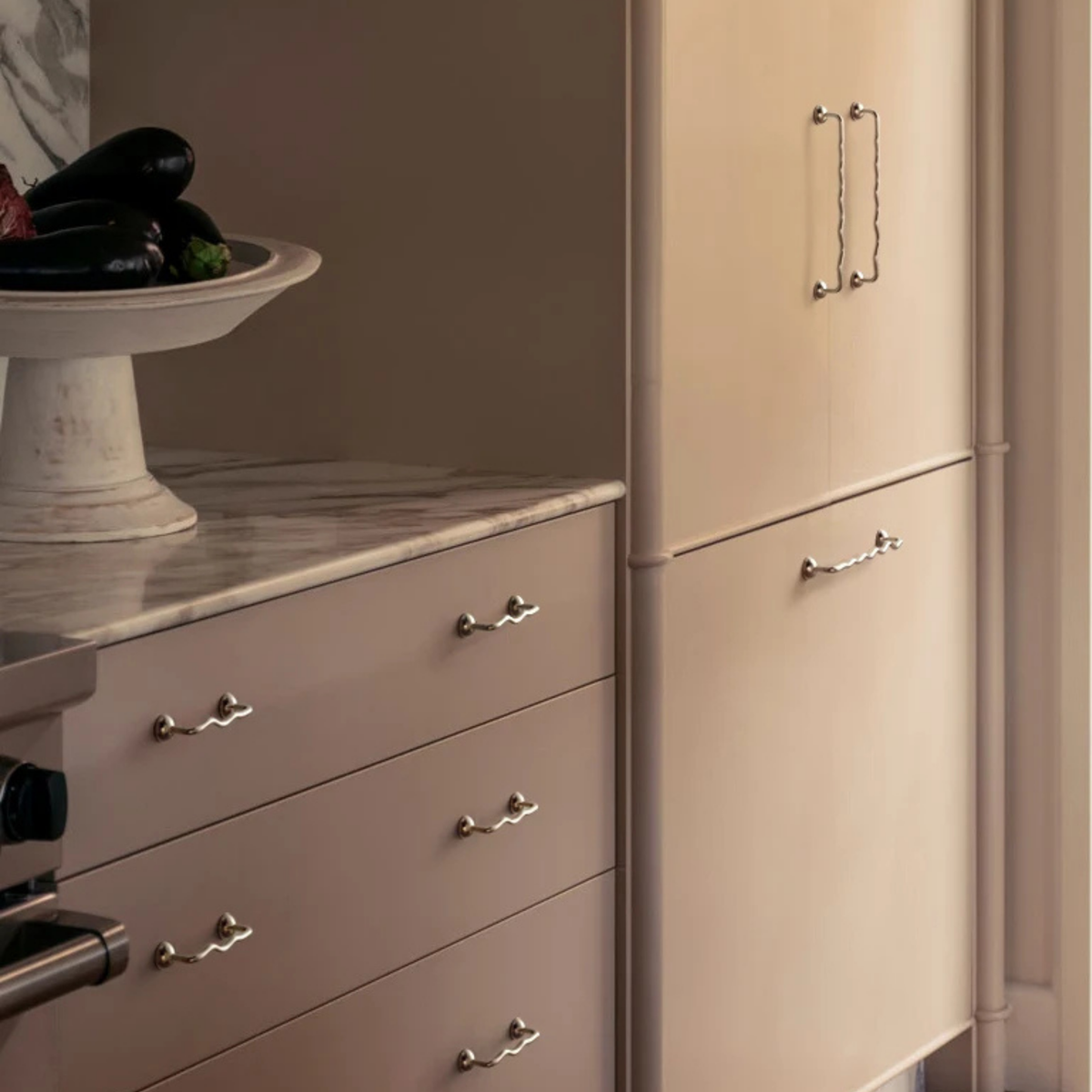 Curved Mushroom Cabinet Pull in Solid Brass – 3 Lengths, Single or 6-Pack | Thomler