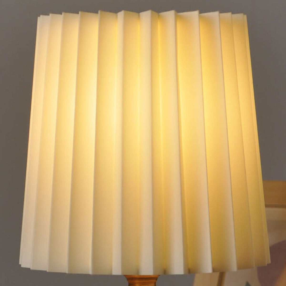 Pleated Fabric Accent Lamp with Cylindrical Wooden Base – Bedside Reading Light for Bedroom & Living Room | Thomler