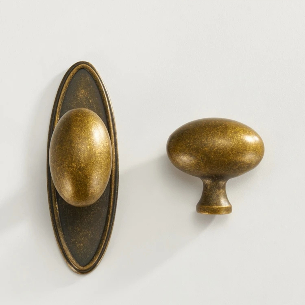 Vintage Metal Pull for Cabinets & Drawers – Decorative Hardware in Aged Gold Tone for Kitchen, Bedroom, Furniture Restoration | Thomler