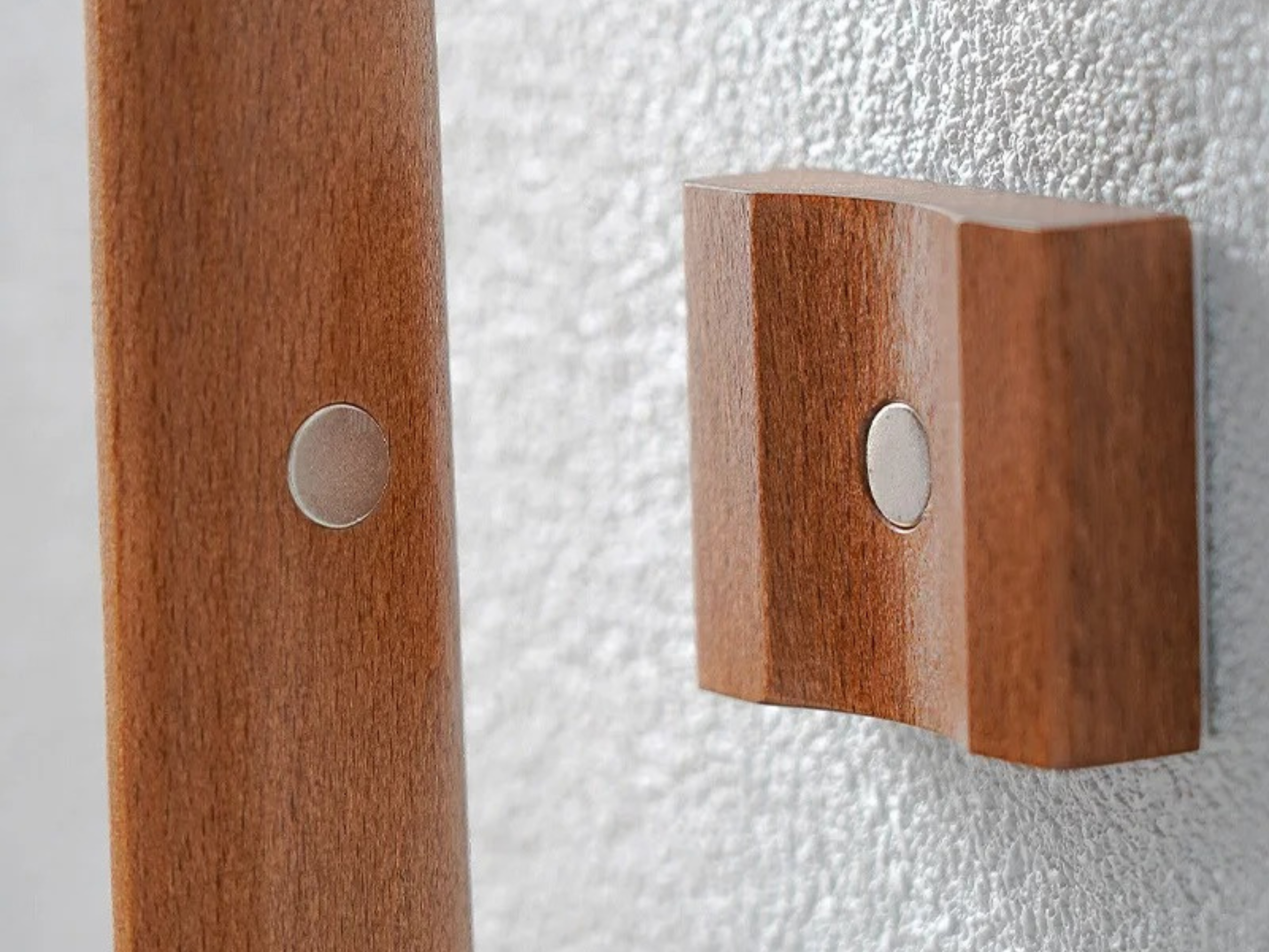 Magnetic Beech Wood Shoehorn with Wall Mount 22-Inch Extended Handle for Easy Access | Thomler
