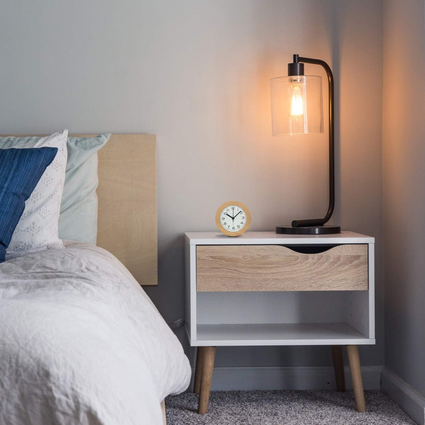 Lautloser Holz-Wecker mit LED-Nachtlicht – Buchenholz, kein Ticken, mit Snooze