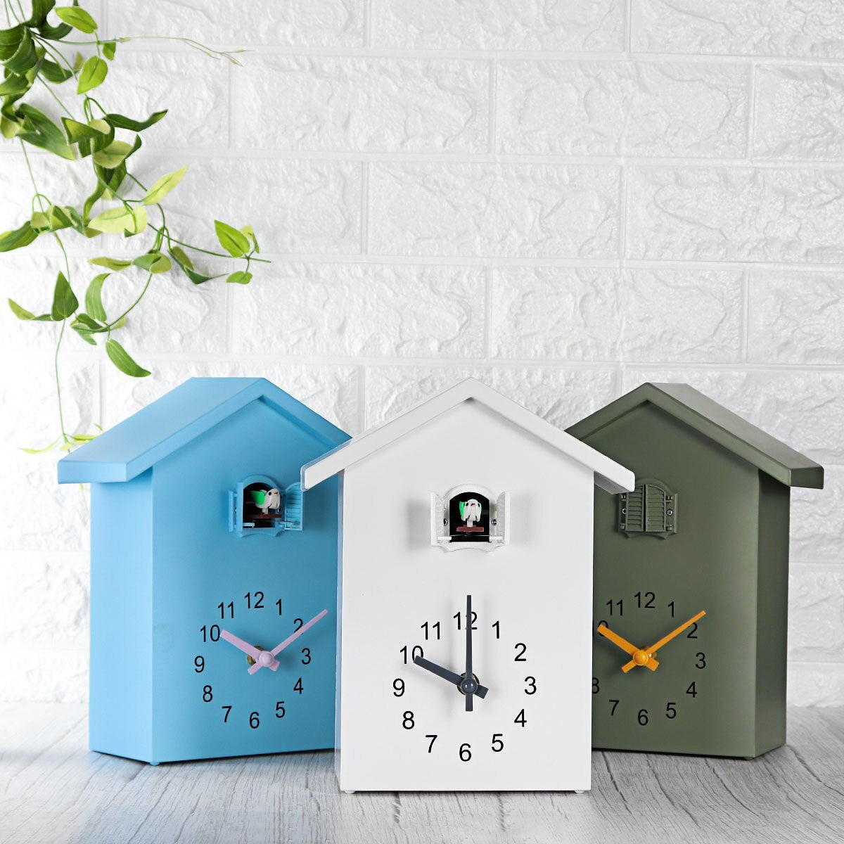 Quartz Wall Clock with Hourly Bird Call | Silent Movement Timepiece | Wood & Resin Construction for Living Room Kitchen Office | Modern | Thomler
