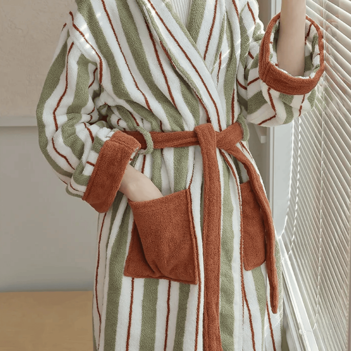 Soft Organic Cotton Robe with Textured Jacquard Weave – Comfortable Full-Length Bathrobe for Women – Breathable Natural Fabric – Two-Tone | Thomler