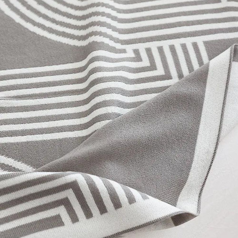 Reversible Geometric Knit Throw Blanket – Lightweight Microfiber for Couch, Bed & Decor | Thomler