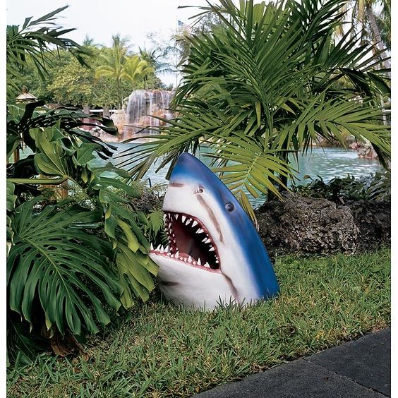 Realistic Reptile Lawn Ornament for Poolside and Yard Display – Handcrafted Resin Sculpture | Thomler