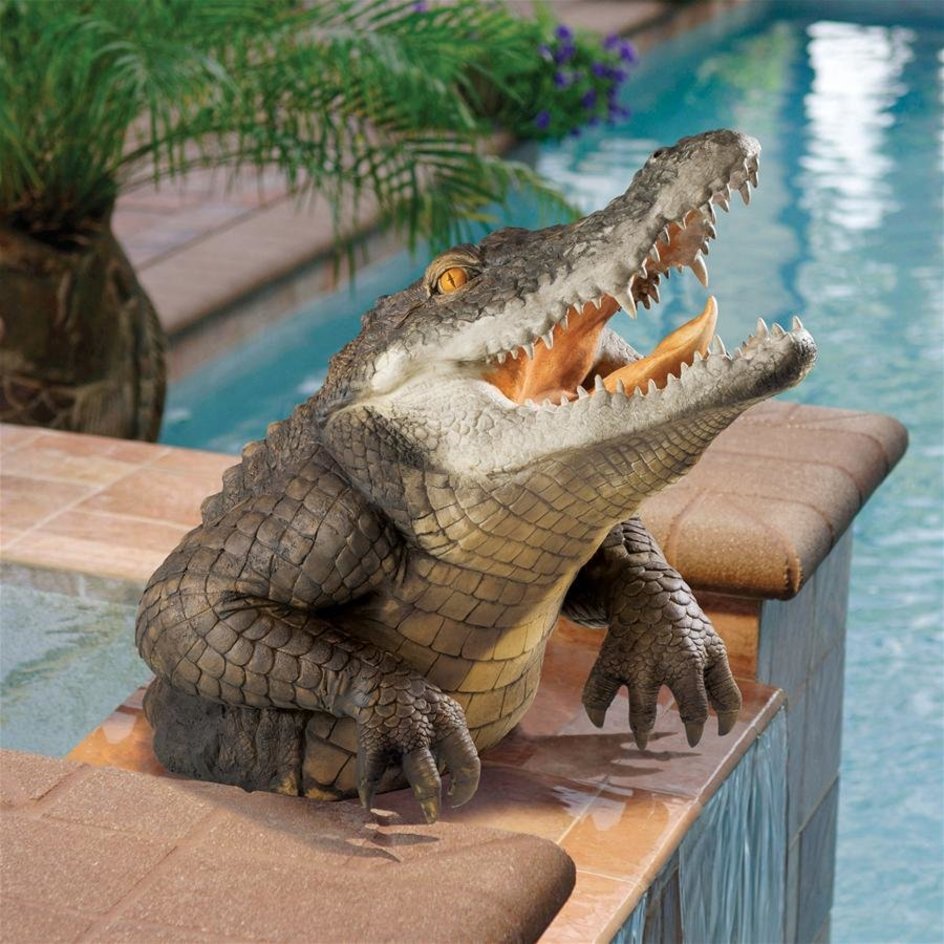 Realistic Reptile Lawn Ornament for Poolside and Yard Display – Handcrafted Resin Sculpture | Thomler