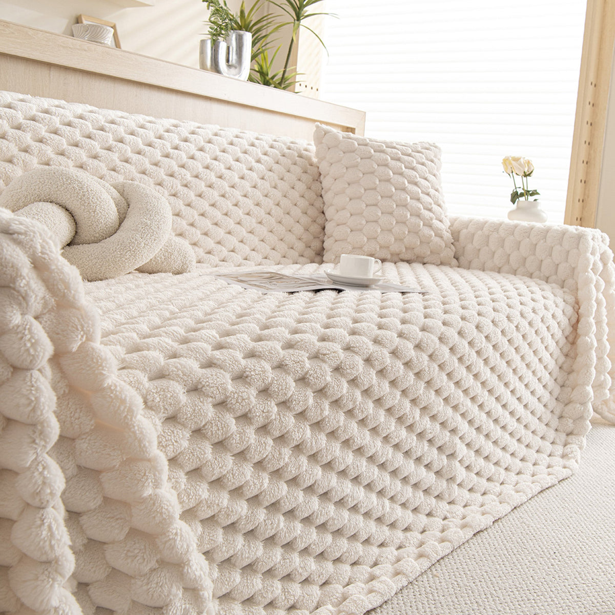 Machine-Washable Furniture Throw Blanket for Sofas & Couches – Pet Hair & Spill Resistant | Thomler