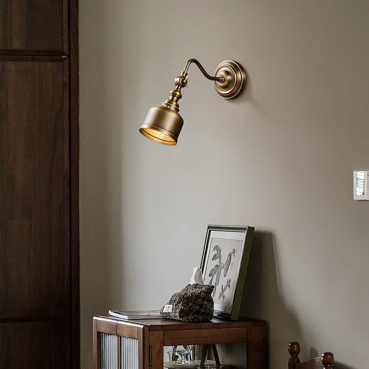 Adjustable Brass Wall Reading Light with Antique Finish – Flexible Sconce for Bedroom & Study | Thomler