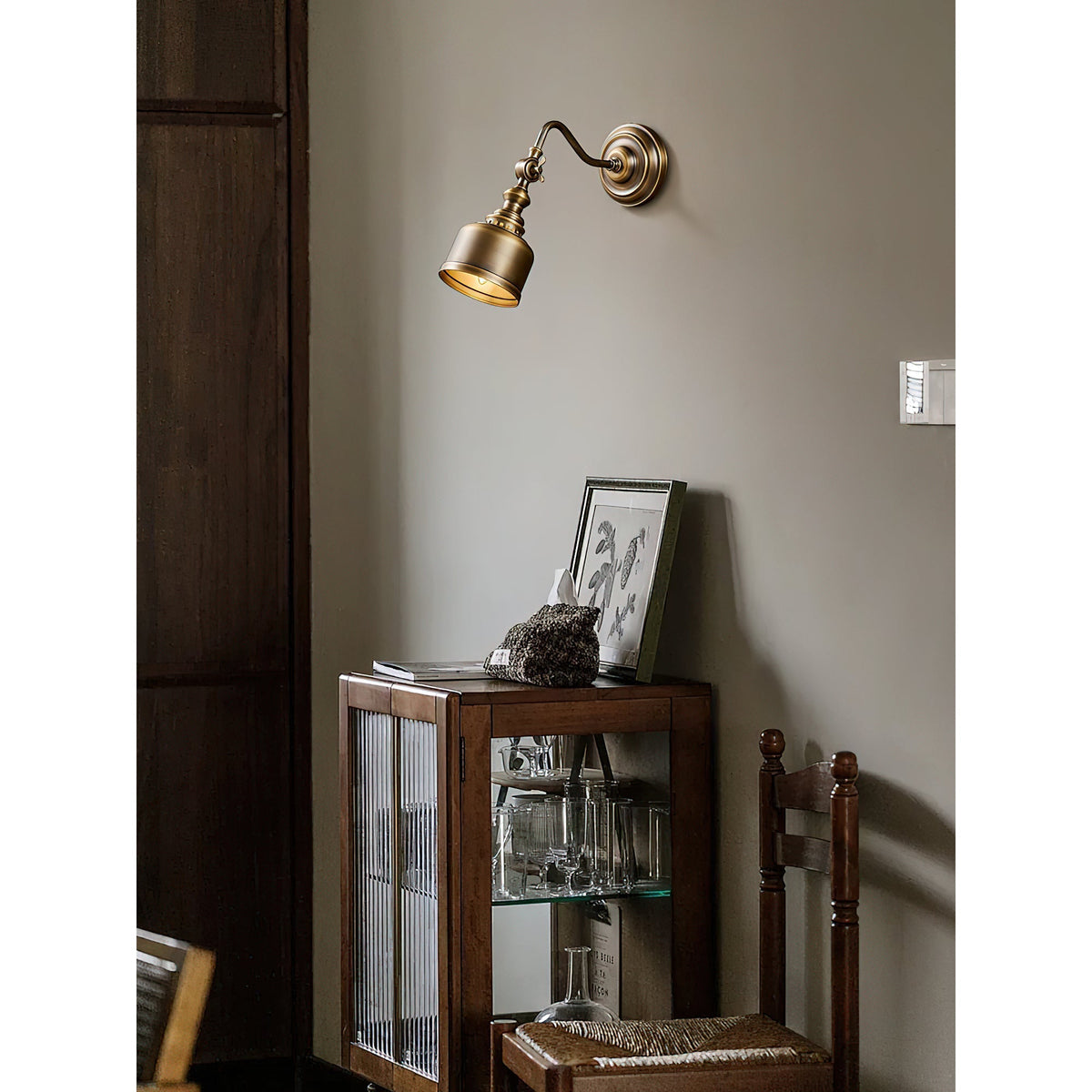 Adjustable Brass Wall Reading Light with Antique Finish – Flexible Sconce for Bedroom & Study | Thomler