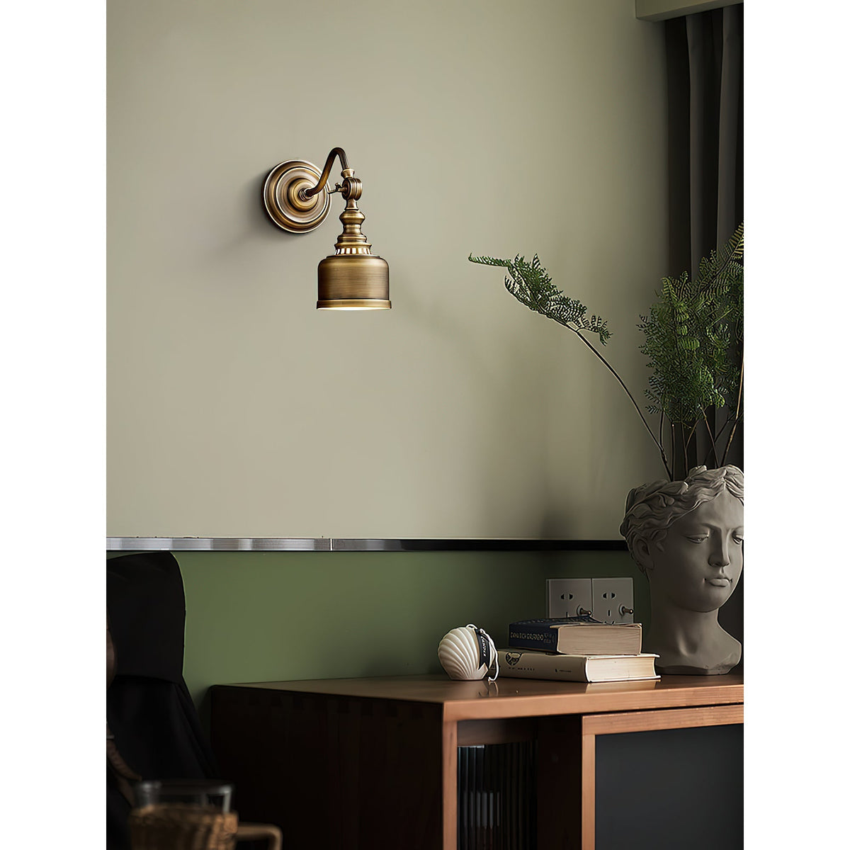 Adjustable Brass Wall Reading Light with Antique Finish – Flexible Sconce for Bedroom & Study | Thomler