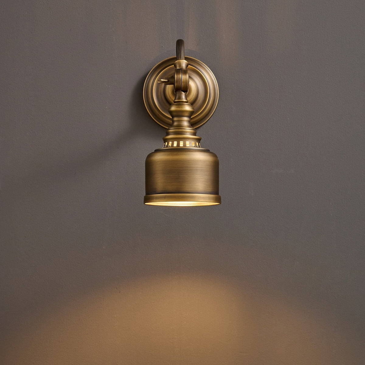 Adjustable Brass Wall Reading Light with Antique Finish – Flexible Sconce for Bedroom & Study | Thomler