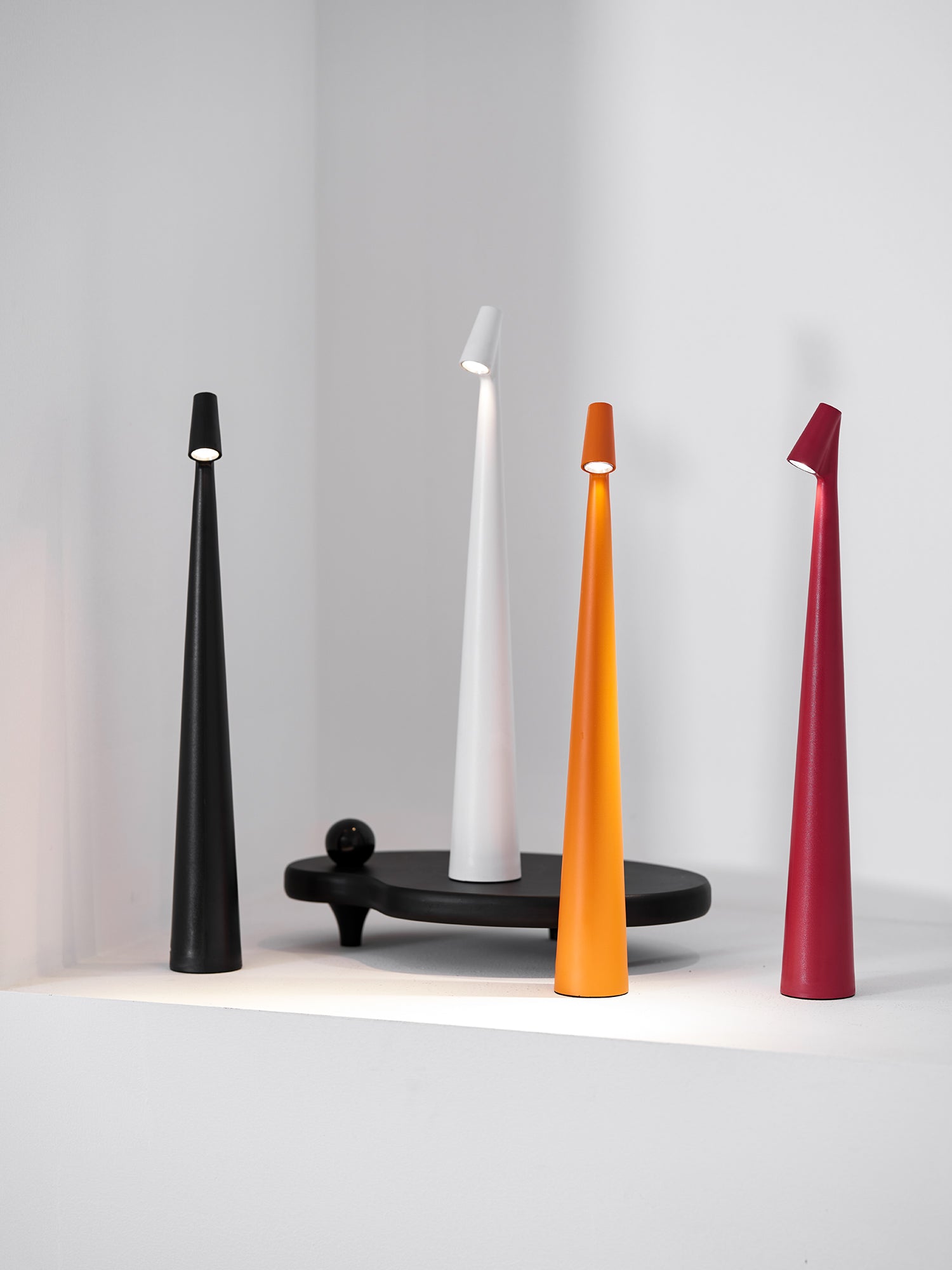 Table Lamp Metal 17.7 in LED Rechargeable White Black Red Orange Desk Lighting | Thomler