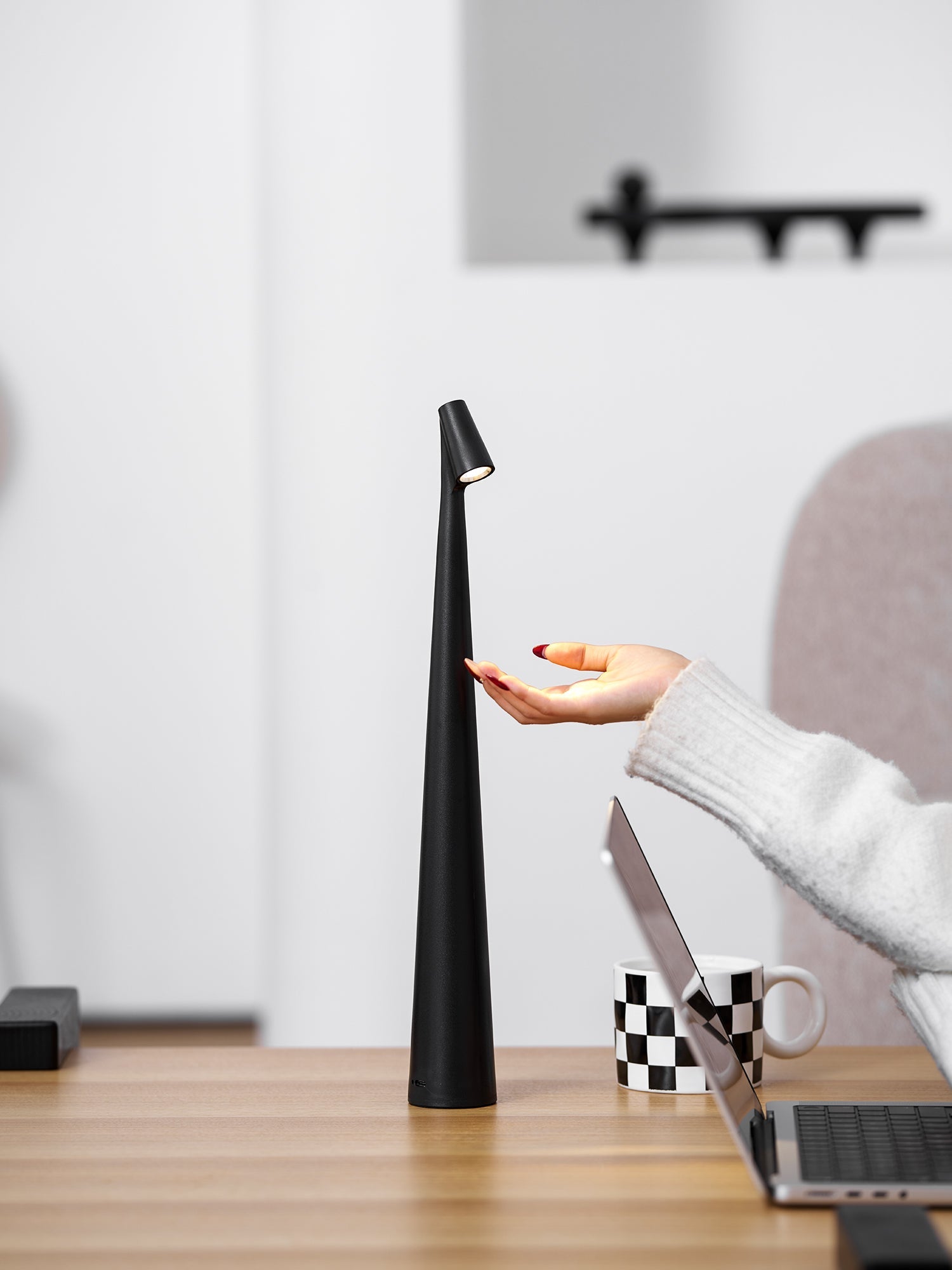 Table Lamp Metal 17.7 in LED Rechargeable White Black Red Orange Desk Lighting | Thomler