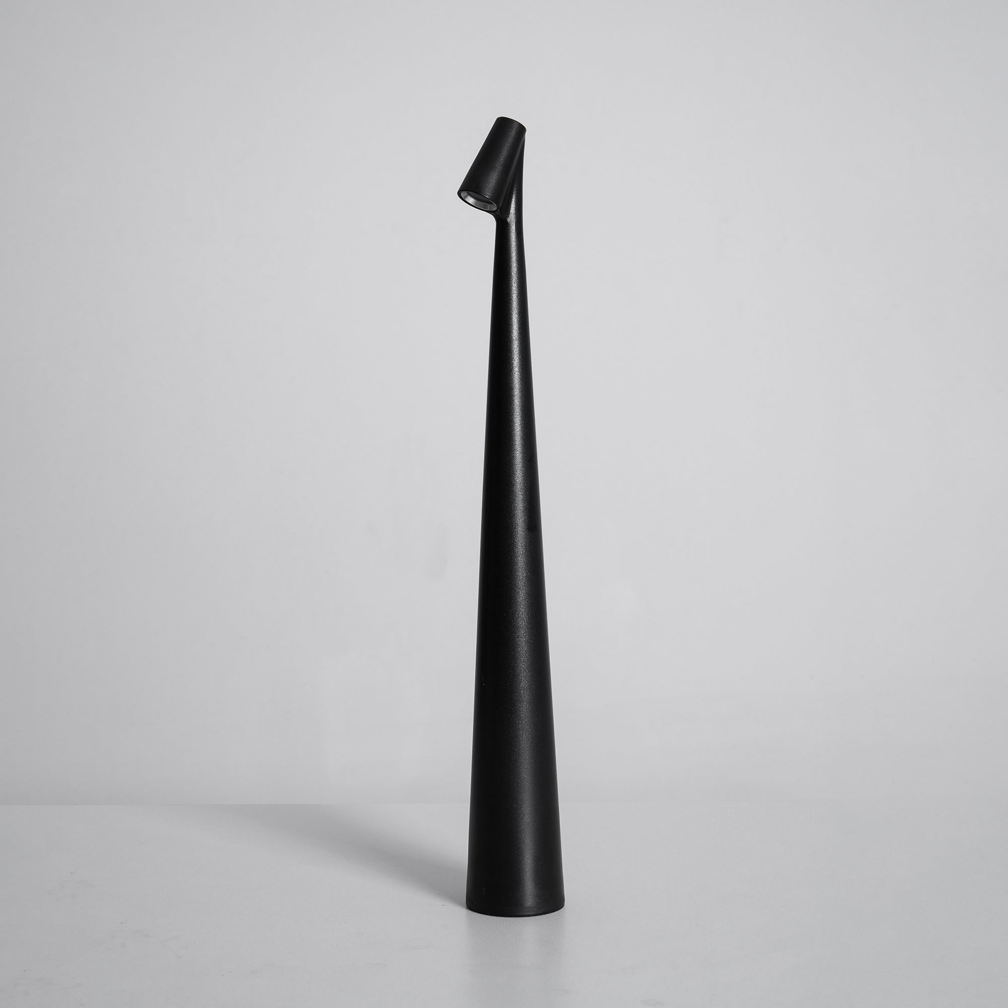 Table Lamp Metal 17.7 in LED Rechargeable White Black Red Orange Desk Lighting | Thomler
