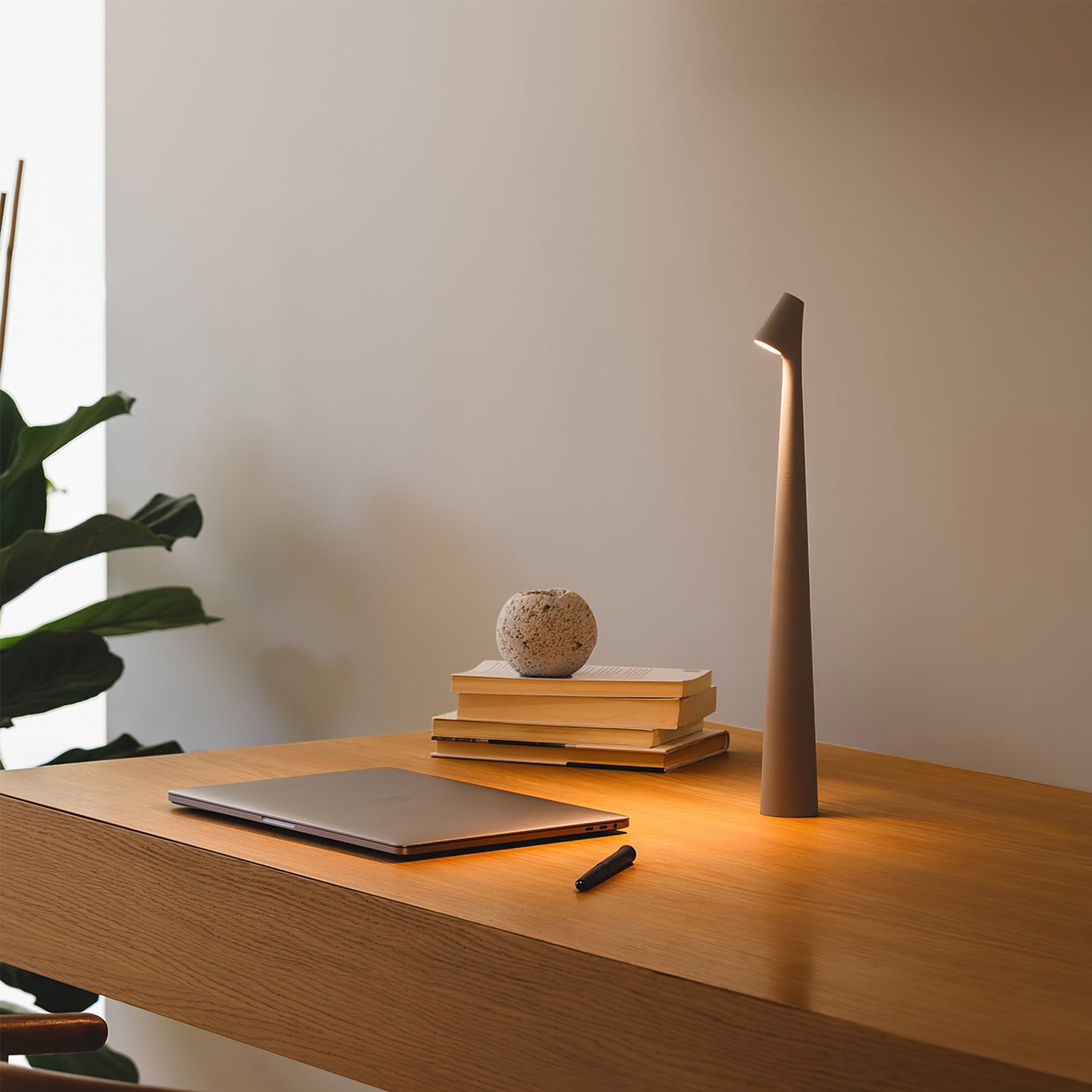 Table Lamp Metal 17.7 in LED Rechargeable White Black Red Orange Desk Lighting | Thomler