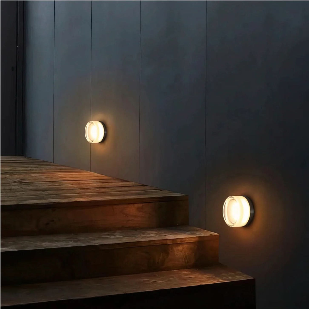 Modern Wall-Mount Light Fixture with Built-In LED – Streamlined Design for Hallways & Bedrooms | Thomler