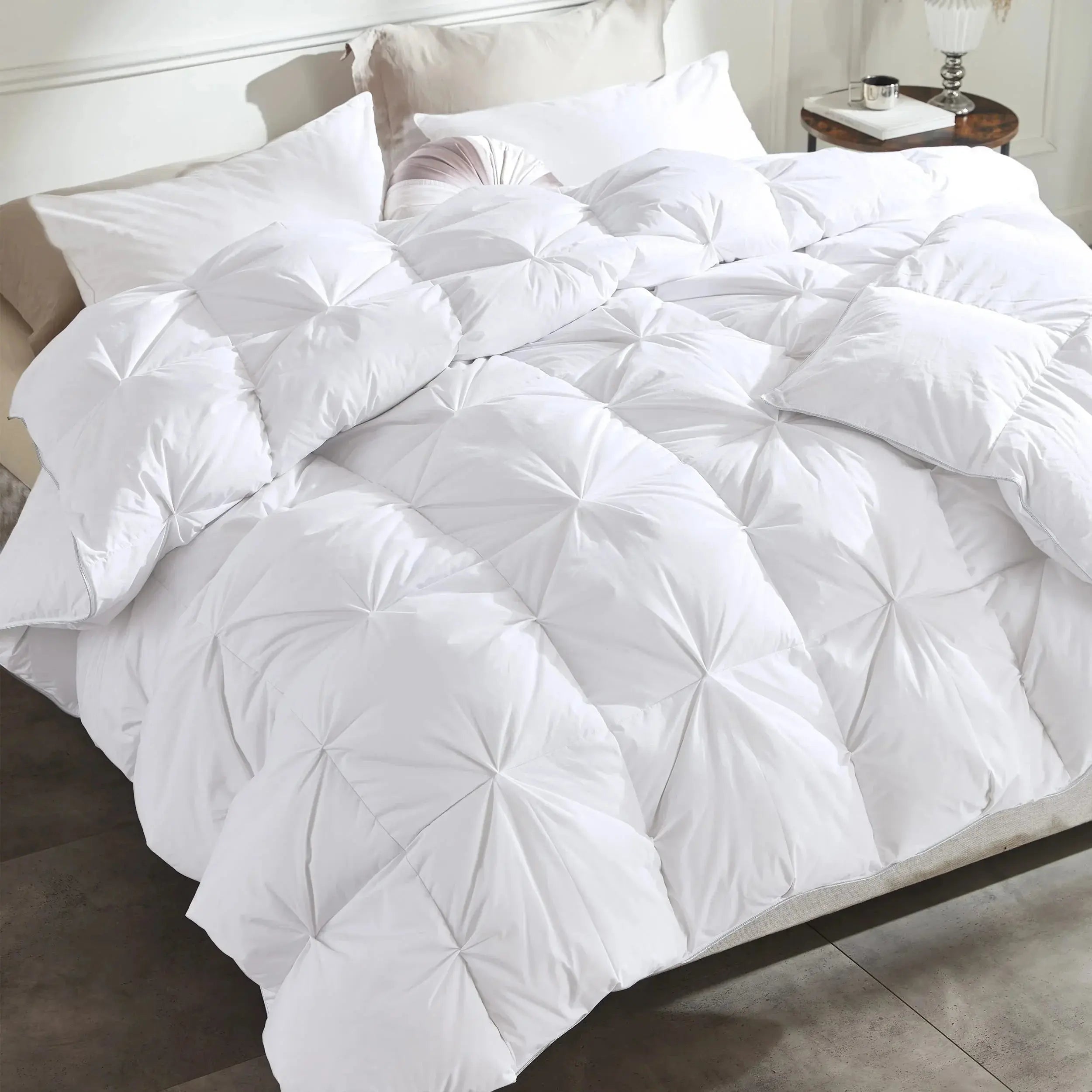White Goose Down Comforter with Pinch Pleat Design - All-Season Medium Weight Duvet, 750 Fill Power, Breathable Insulation for Year-Round | Thomler