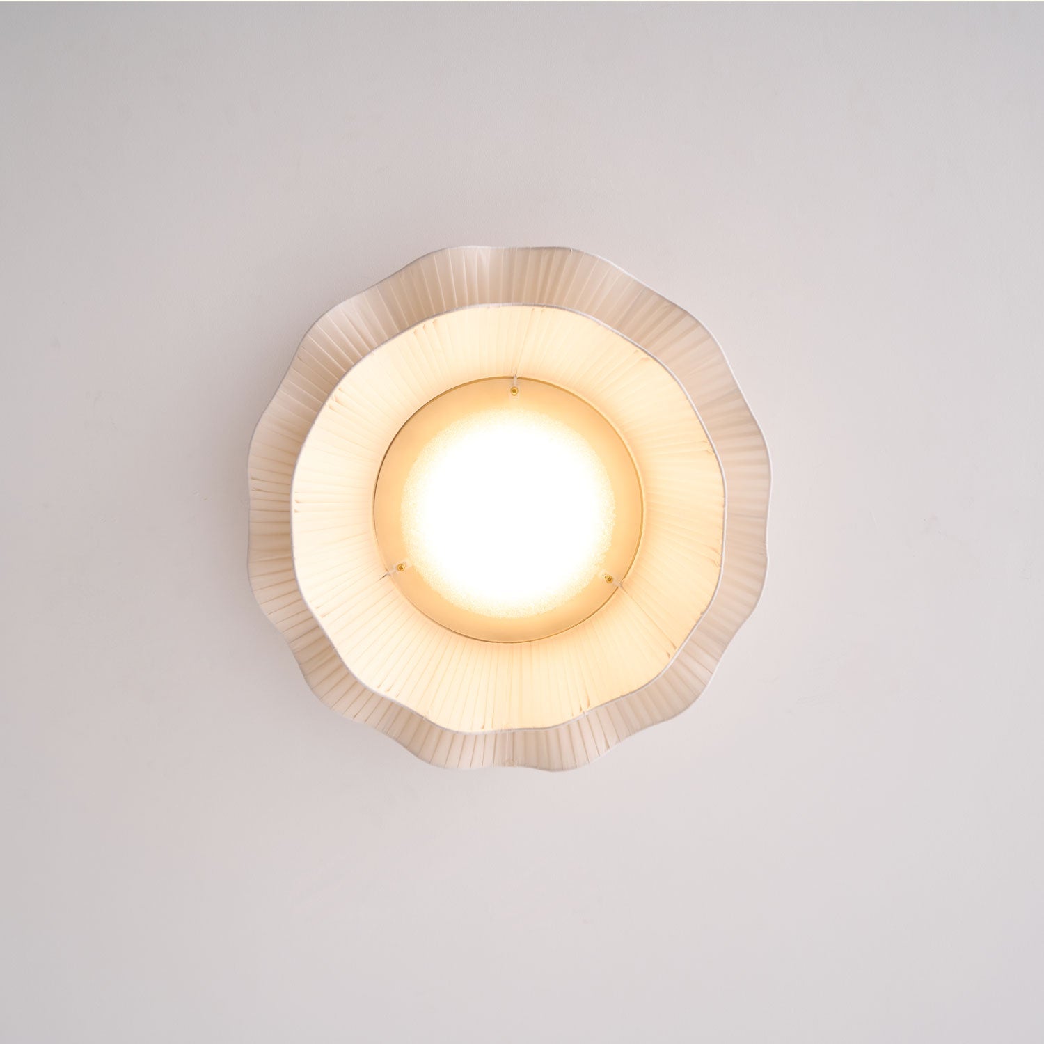 Ceiling Light Fabric Pleated Shade 19.7 in White Flush Mount Bedroom Living Room Ambient Lighting Modern | Thomler